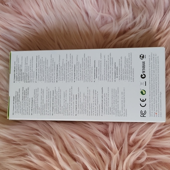 Brand New TOMTOM USB COMPACT CAR CHARGER - Picture 2 of 3